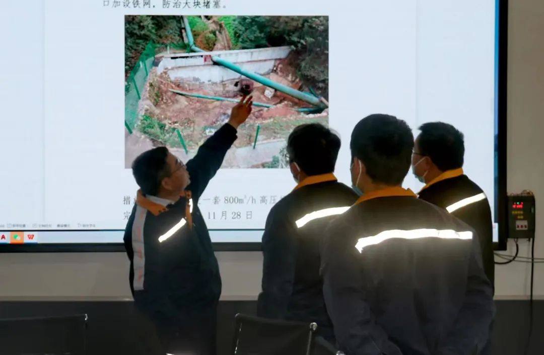 贵州铝厂总经理何飞到矿业公司麦坝铝矿调研