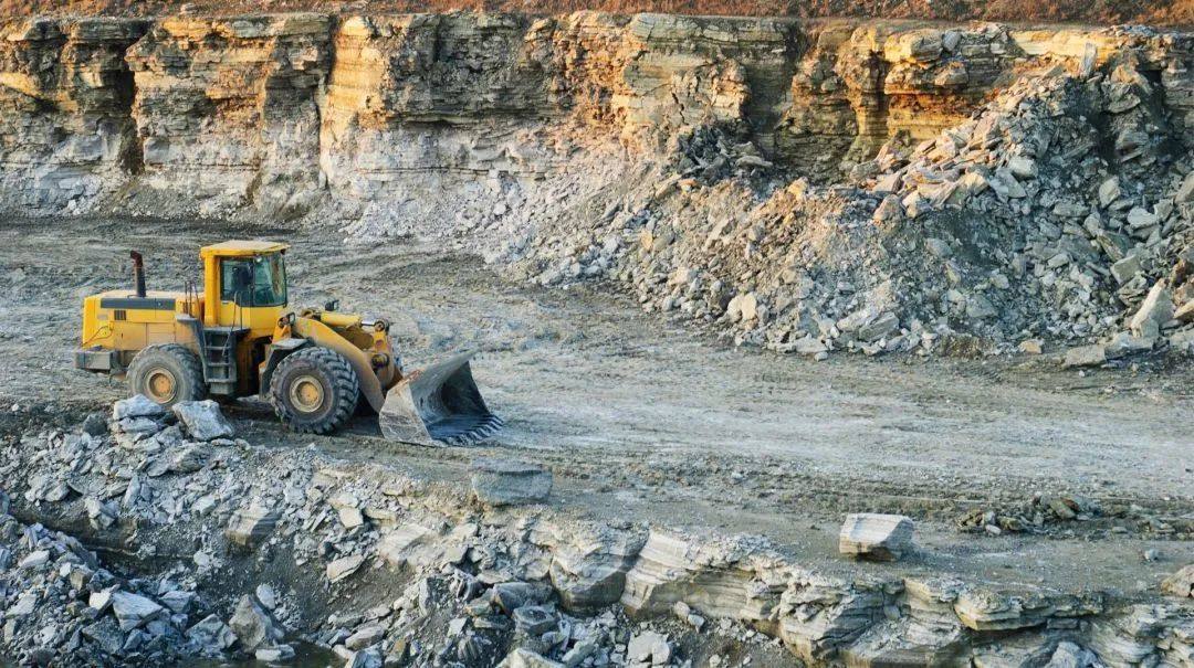 印尼敦促矿商加快本土的铝土矿冶炼厂建设，暗示铜精矿出口禁令在即