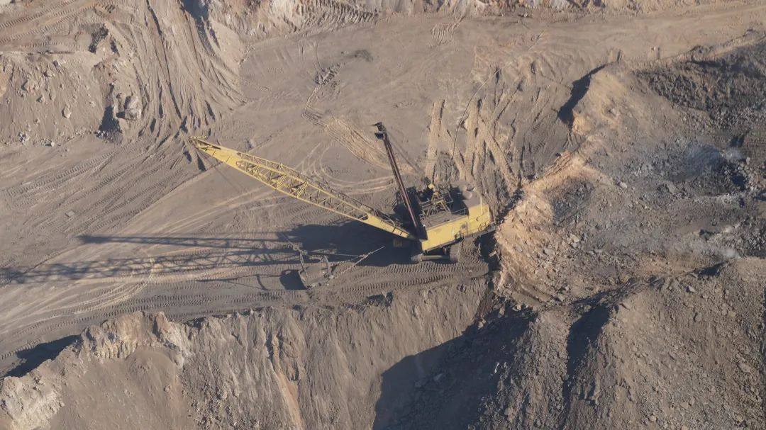 印尼敦促矿商加快本土的铝土矿冶炼厂建设，暗示铜精矿出口禁令在即