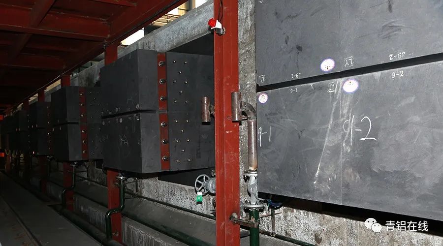 中铝青海分公司石墨化阴极项目顺利通电试生产