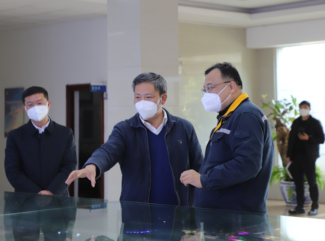文山州副州长李松涛到云铝文山铝业公司慰问科技工作者