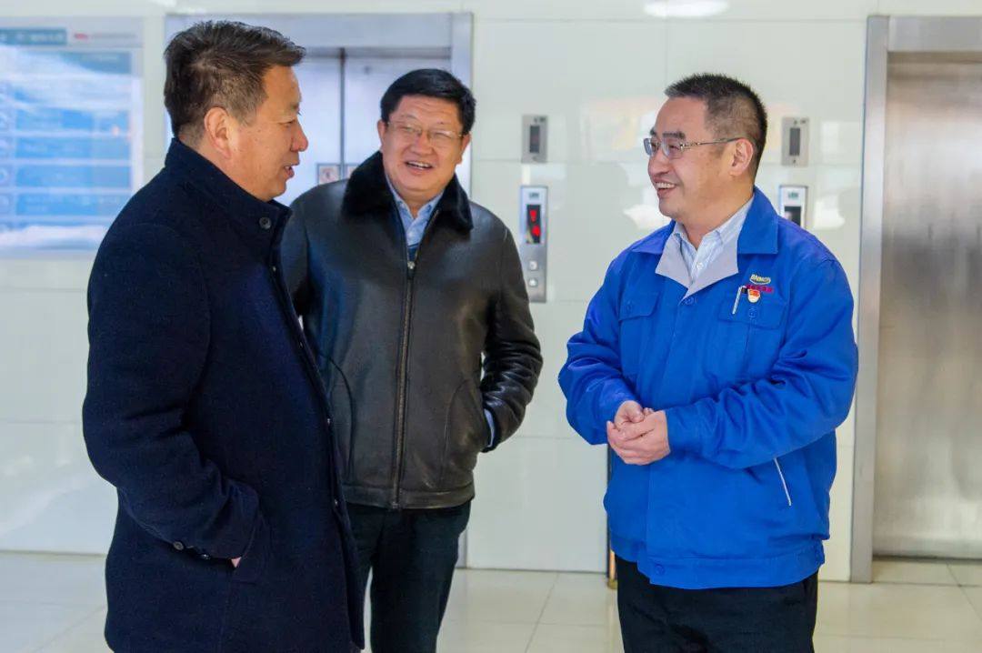 白银区四大班子领导到白银集团慰问