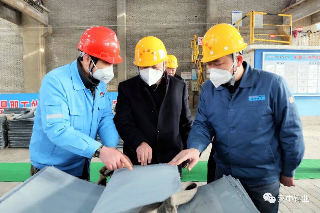 漢中鋅業何學斌春節前深入一線檢查安全生產工作
