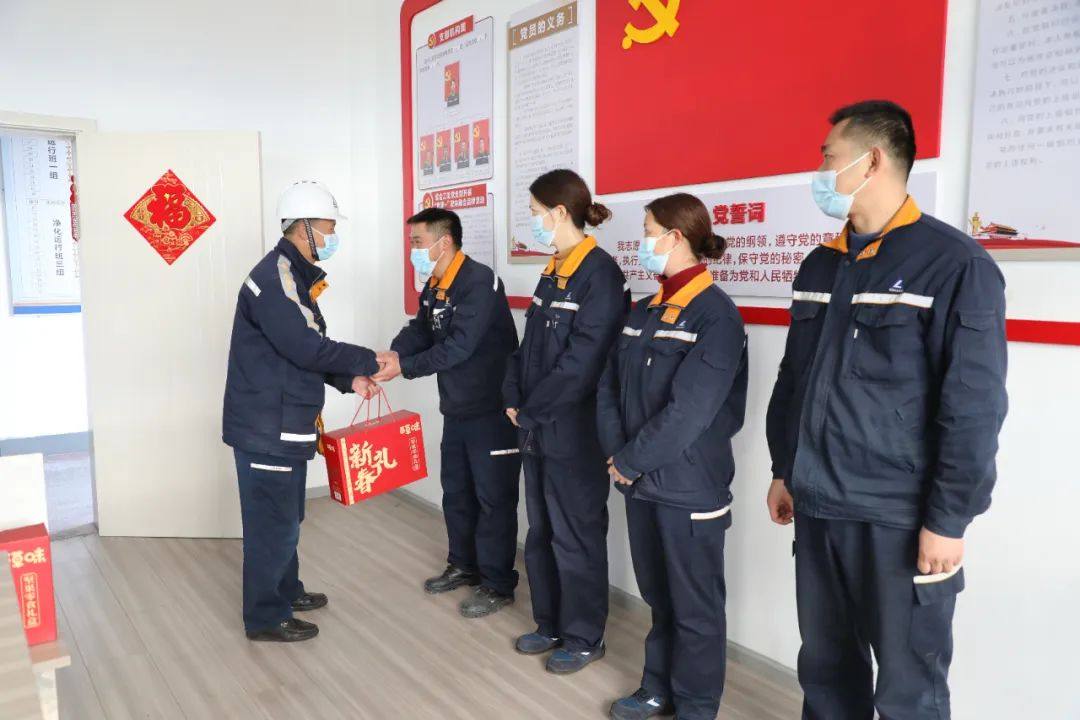云铝股份公司及各企业领导深入一线慰问干部职工