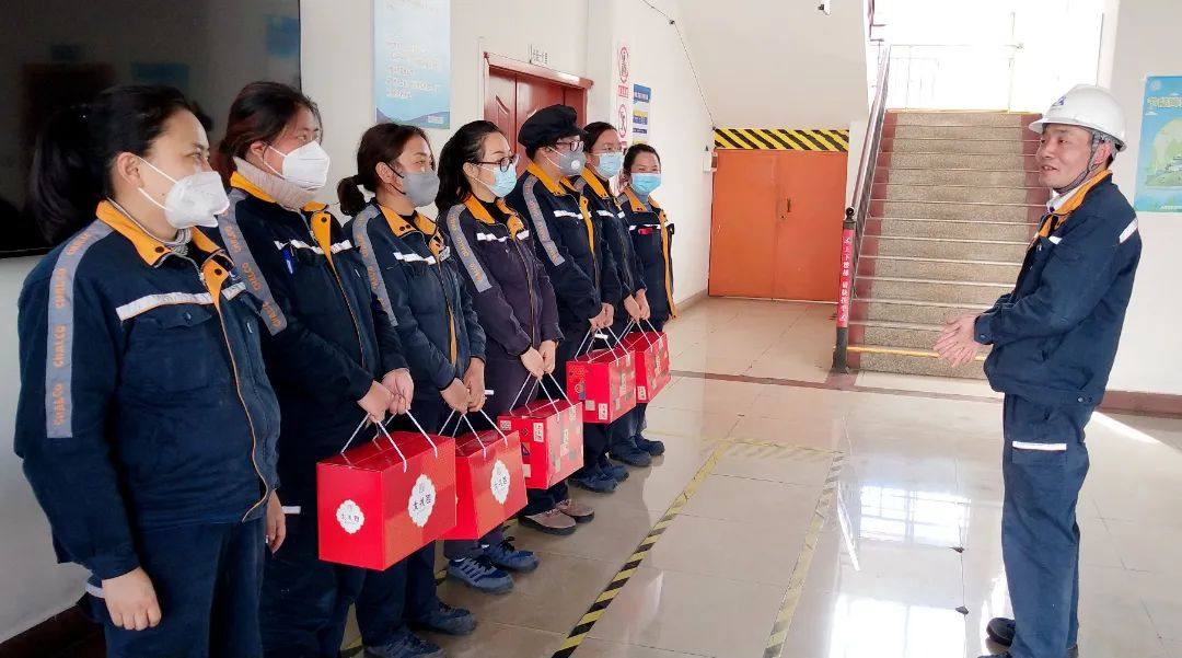 云铝股份公司及各企业领导深入一线慰问干部职工