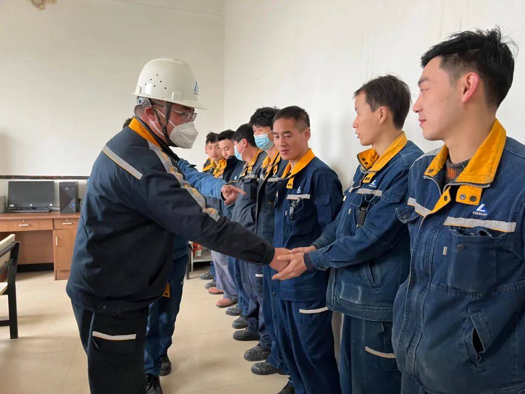 云铝海鑫公司领导到班组开展春节慰问