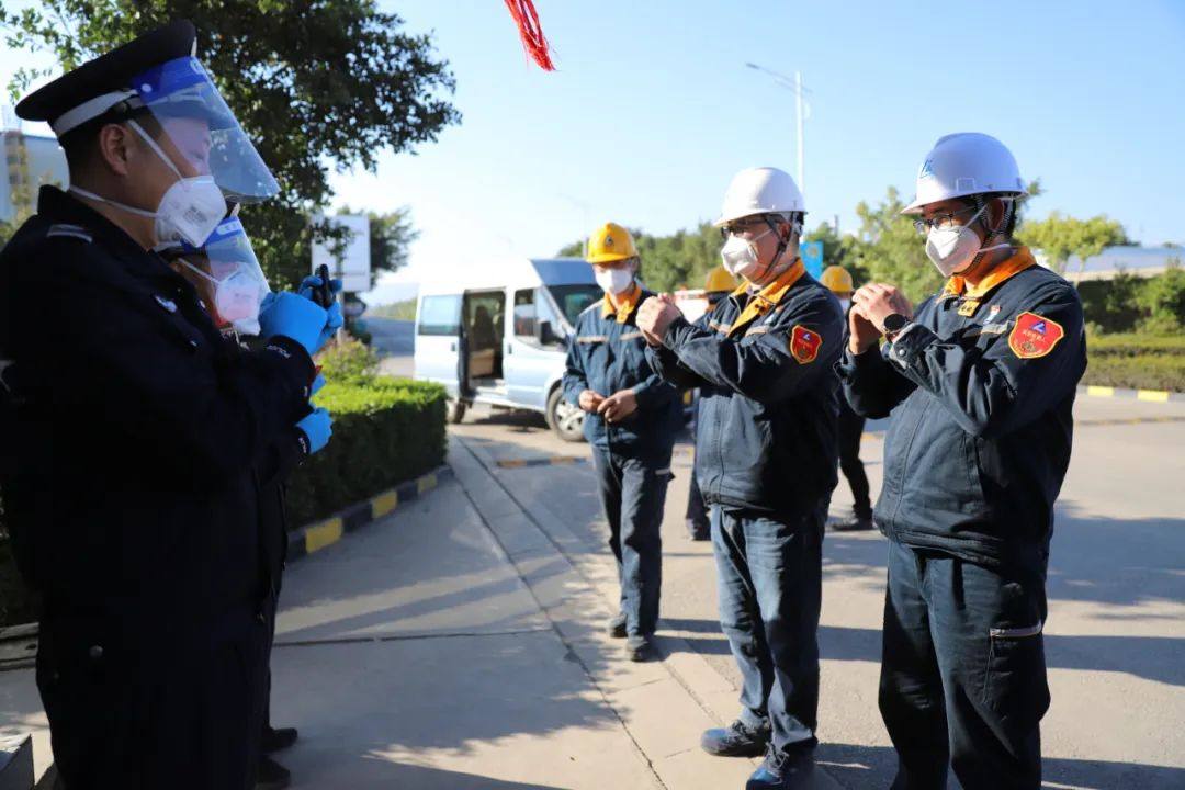 云铝股份公司及各企业领导深入一线慰问干部职工