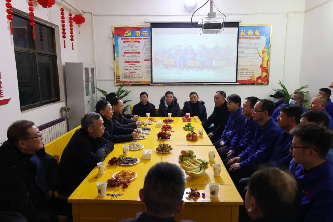 陕西锌业公司领导除夕夜慰问在岗一线职工