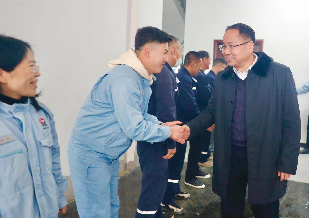 五矿水口山领导看望慰问春节期间坚守工作岗位的一线干部职工