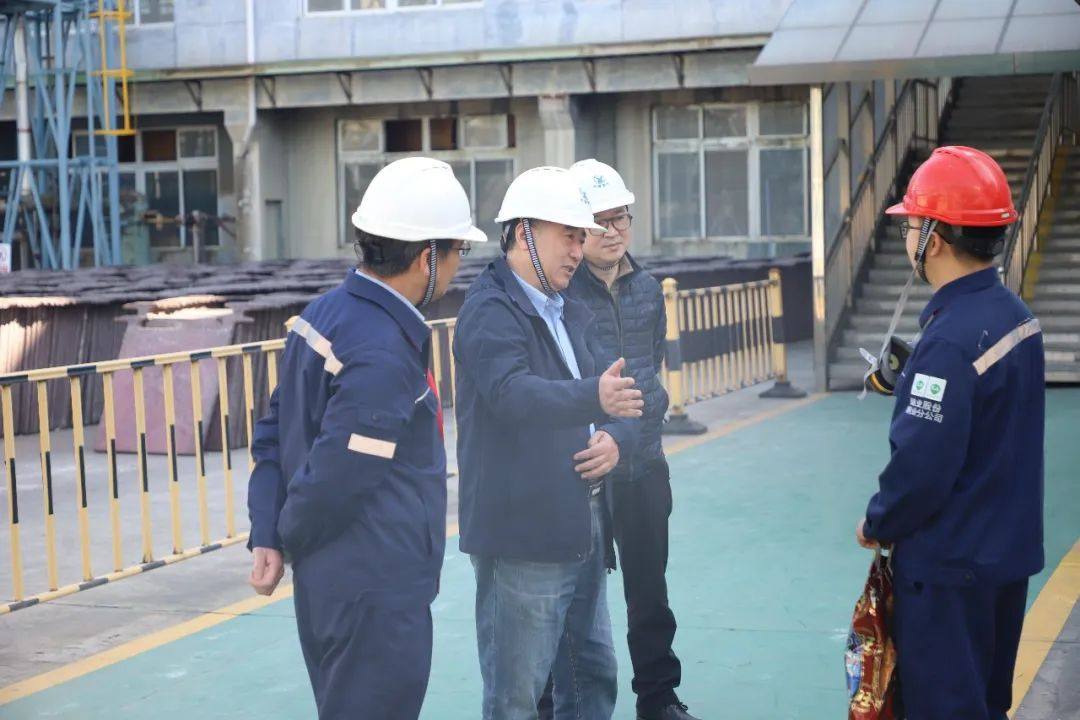 程睿涵大年初一看望慰问云锡铜业分公司坚守岗位员工