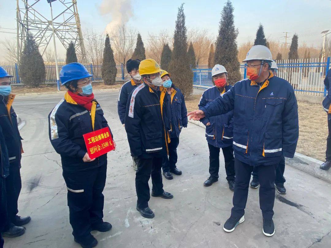 包頭鋁業領導慰問堅守一線的幹部職工