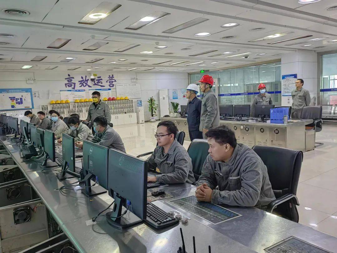 吉利百礦集團領導大年初一慰問堅守崗位職工