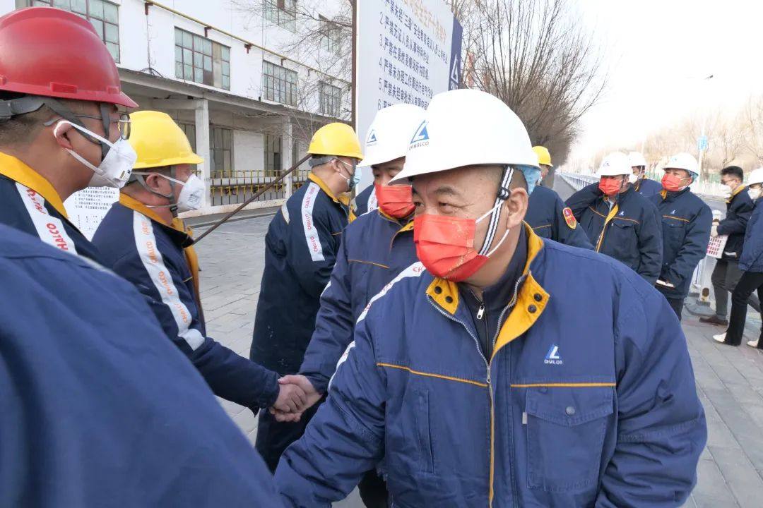 包頭鋁業領導慰問堅守一線的幹部職工