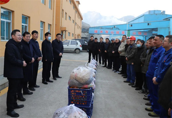 中条山集团公司领导新春慰问一线职工