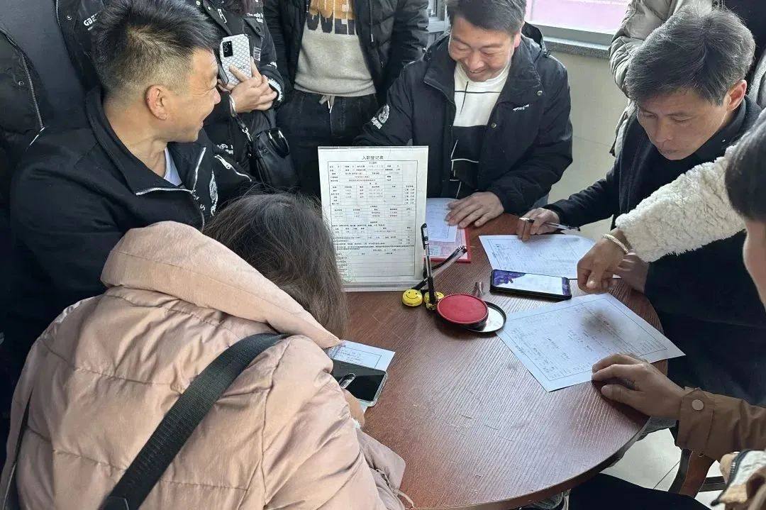 湖州市人社局领导一行到栋梁铝业开展“乐业湖州”新春返岗慰问活动