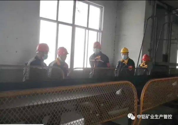 环保新材料厂技术人员到中铝矿业生产管控中心燃化工序进行固体输送系统治理交流