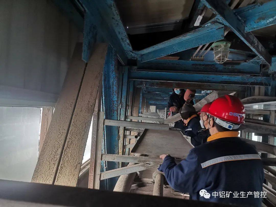 中铝矿业生产管控中心电力运行部 顺利完成10KV电缆通廊缺陷治理工作