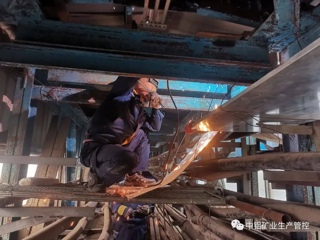 中铝矿业生产管控中心电力运行部 顺利完成10KV电缆通廊缺陷治理工作