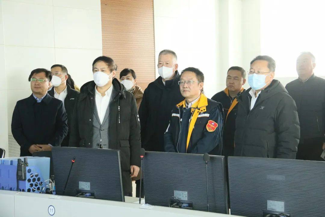 呼和浩特海关关长李建伟一行到包头铝业调研