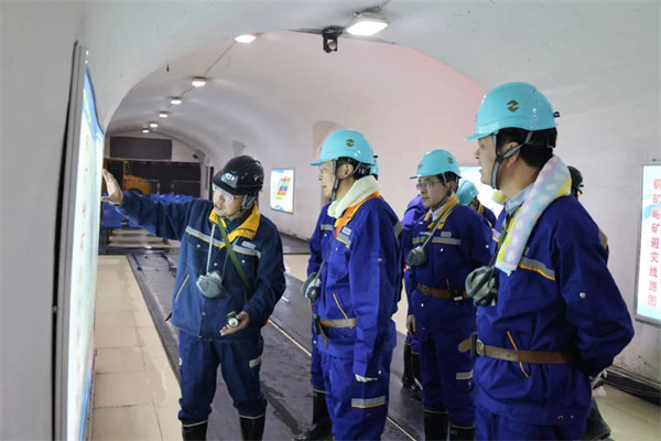 中条山集团盛佃清在北方铜业铜矿峪矿调研