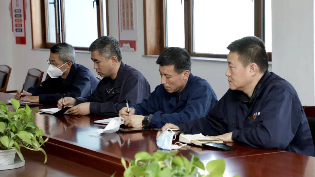 宏跃集团公司领导于恩沅到电解锌厂、硫酸厂调研指导工作
