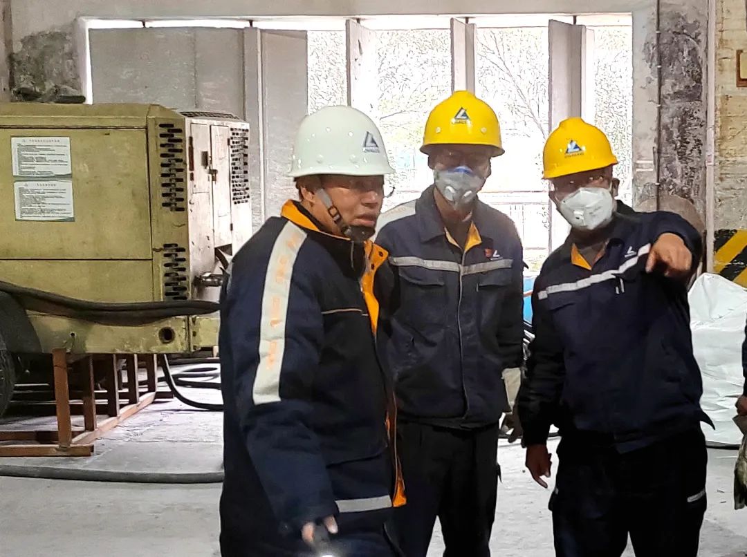 遵义铝业董事长谢青松到电解铝厂200kA系列现场检查指导工作