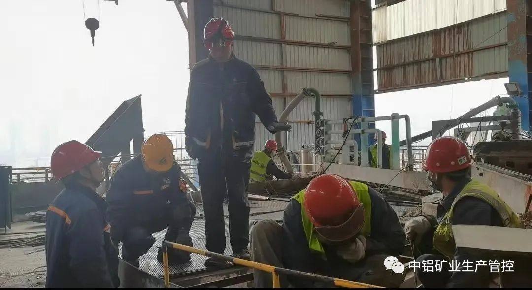 中铝矿业生产管控中心蒸发焙烧工序跟踪检查3#炉检修质量，助力“百元降本”