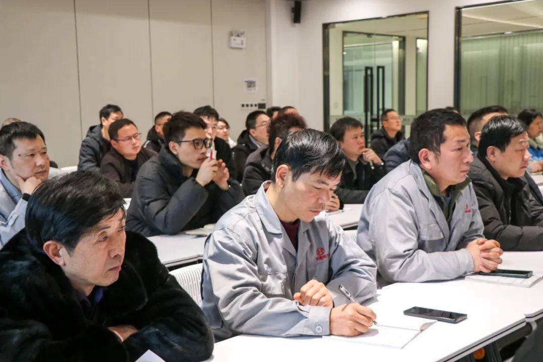 栋梁铝业有限公司开展“劳动关系风险控制与化解”专项培训