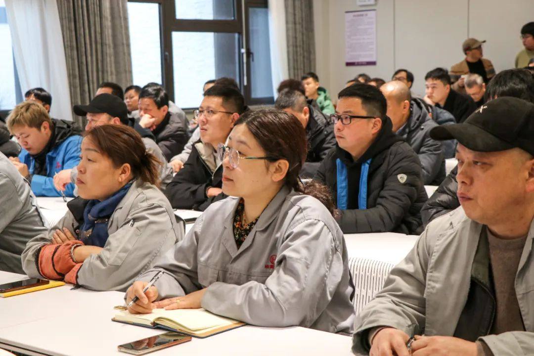 栋梁铝业有限公司开展“劳动关系风险控制与化解”专项培训