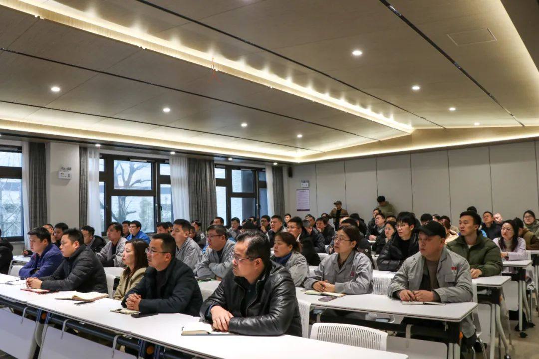 栋梁铝业有限公司开展“劳动关系风险控制与化解”专项培训