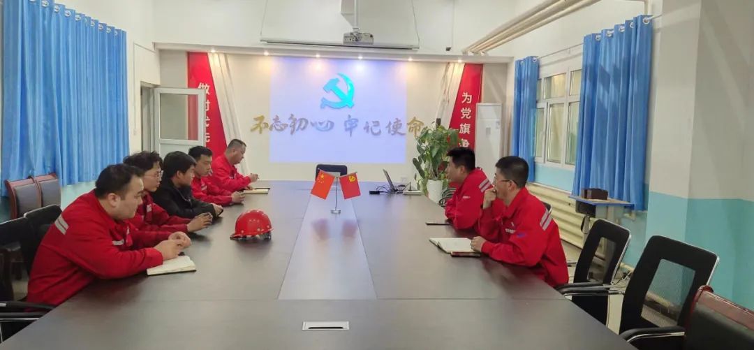 新疆五鑫銅業電解廠舉辦新入職大學生座談會