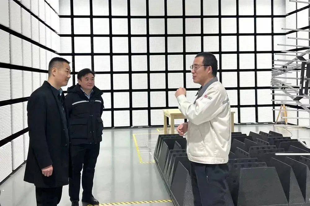 丛林铝业公司董事长万长宝一行赴中车长客访问交流