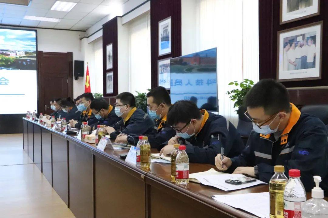 中铝东轻召开青年科技人员座谈会