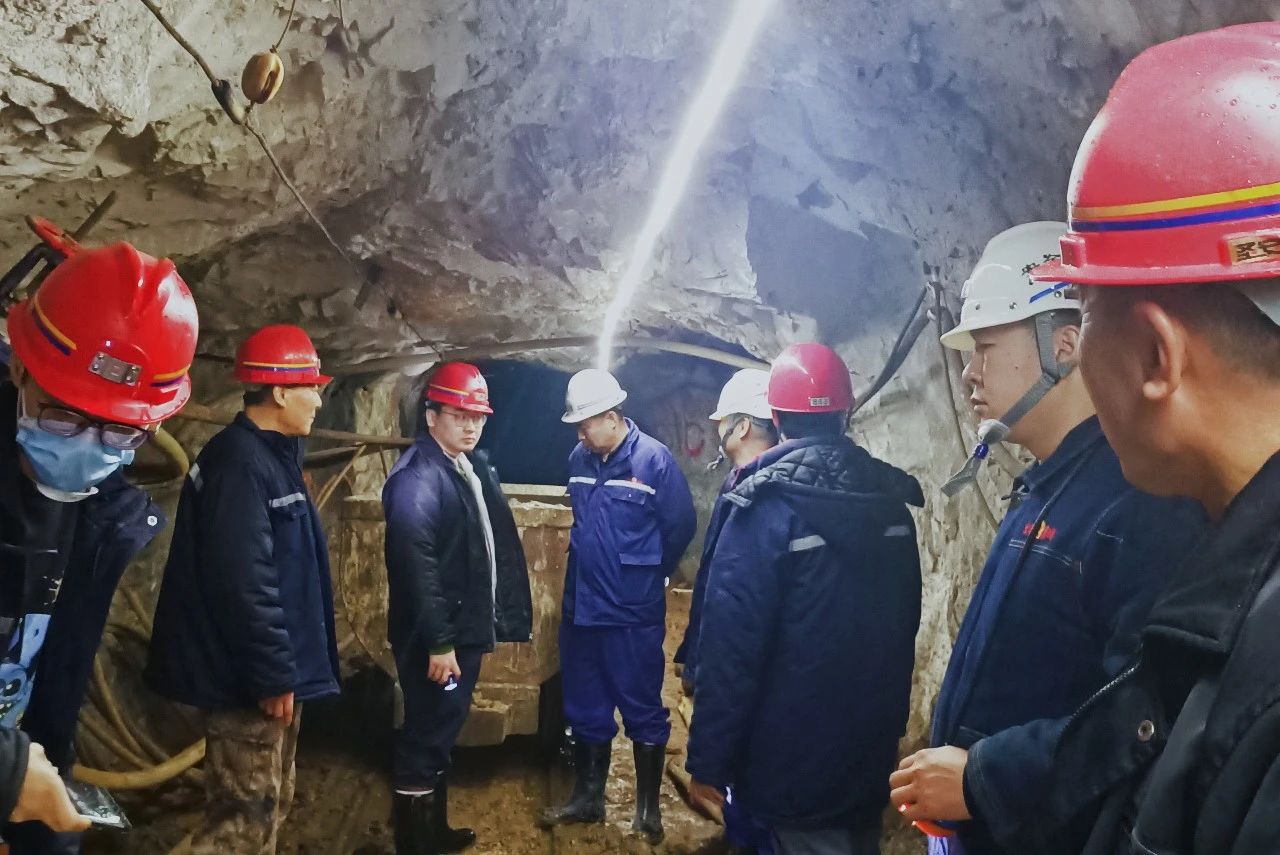 宏跃集团副董事长于跃到八家矿业公司红旗矿检查指导工作