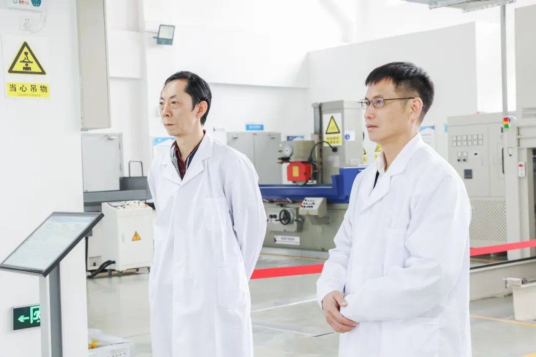 中国有色金属报社社长张湘斌到华锡集团交流