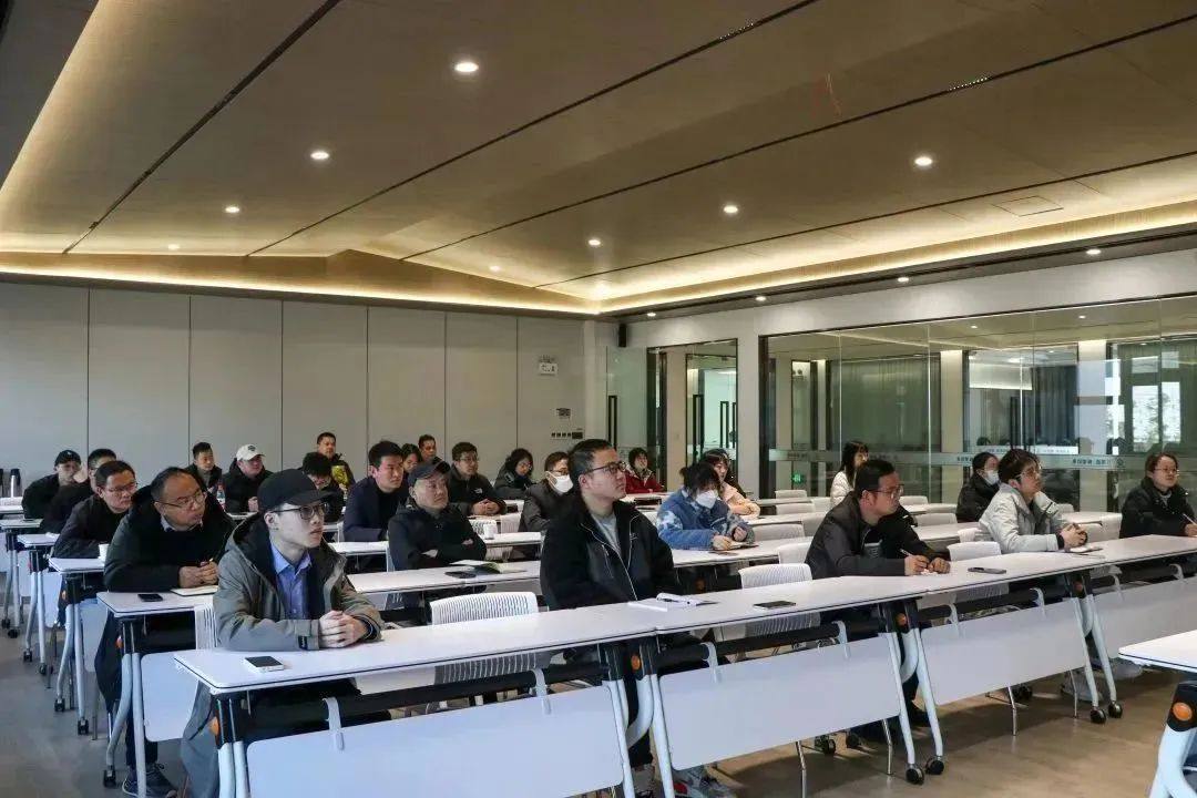 栋梁铝业有限公司开展2023年新员工入职培训