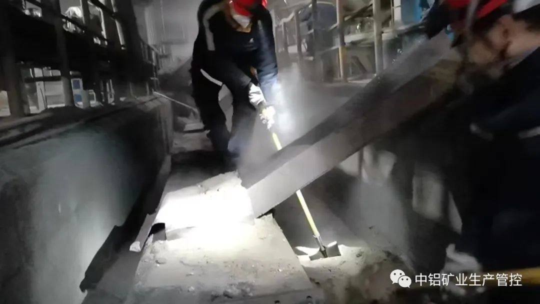 中铝矿业生产管控中心热机工序对锅炉输渣系统现场治理