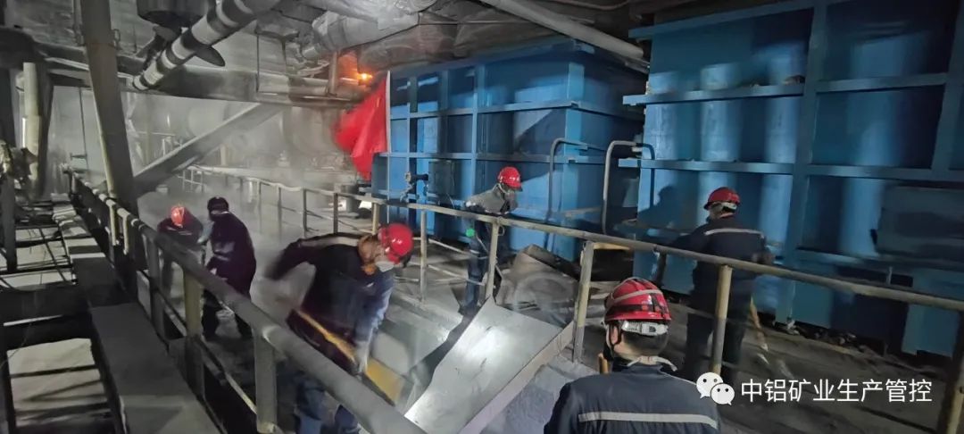 中铝矿业生产管控中心热机工序对锅炉输渣系统现场治理