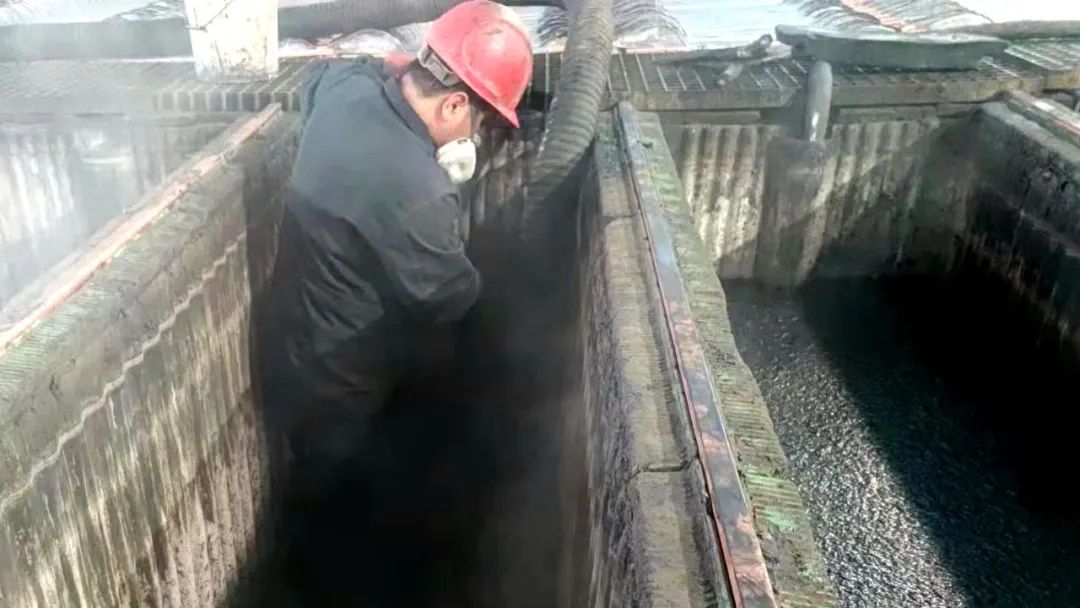 宏跃集团铅锌厂电铅作业区不停产清槽 确保铅阳极泥产量