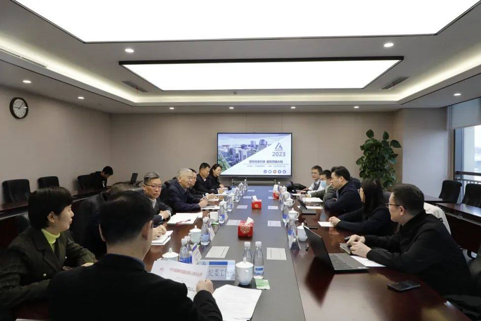 中铝股份欧小武到中铝国贸集团调研