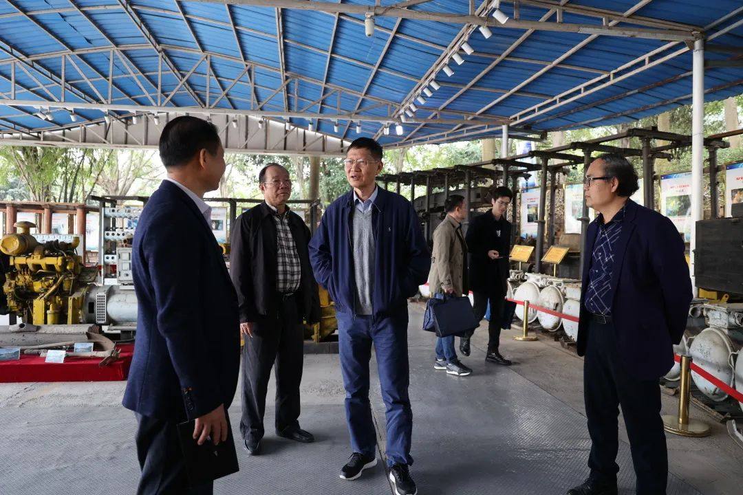 广西企业与企业家联合会会长汪春伟一行到吉利百矿集团走访调研