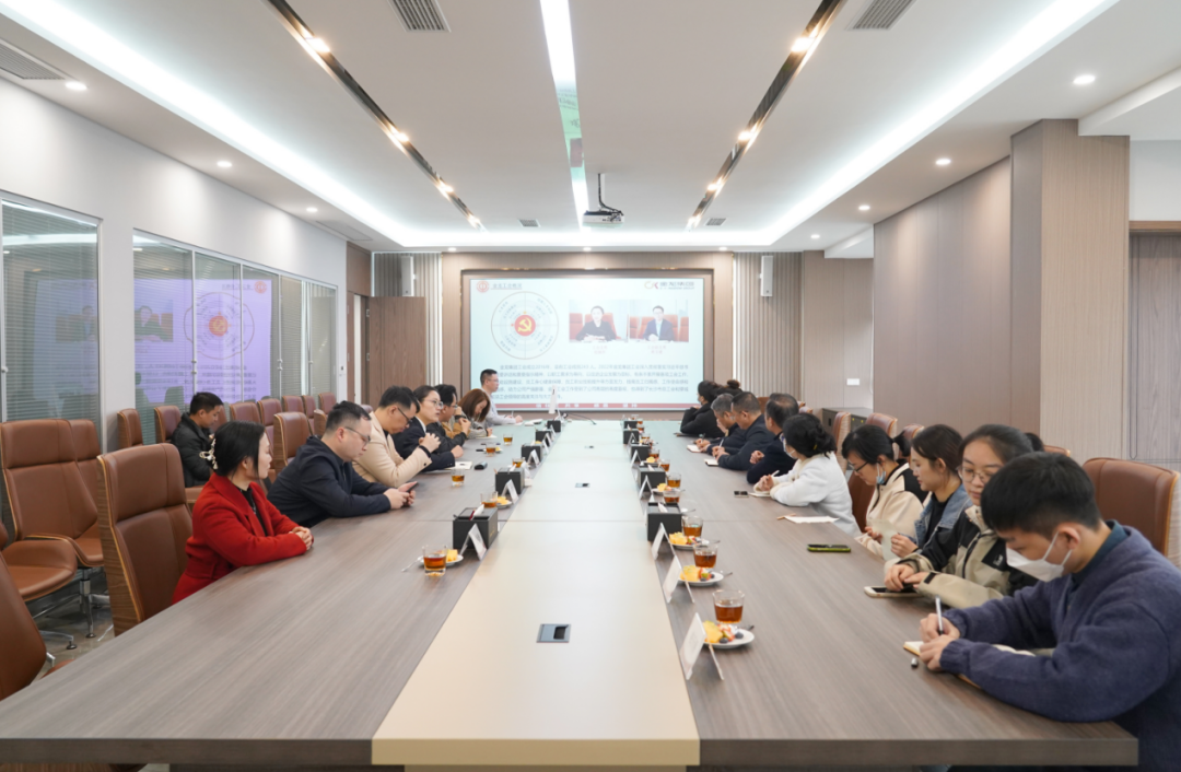 芙蓉区总工会主席胡锋到金龙集团调研