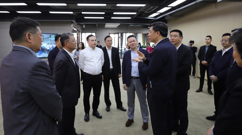 广西壮族自治区商务考察团莅临南海铝业集团总部考察调研