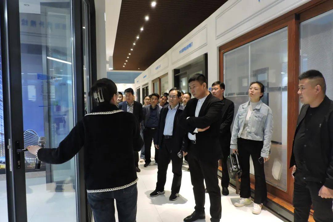 临沂琅琊成长团各位企业家莅临凯米特新材料科技有限公司进行参观指导