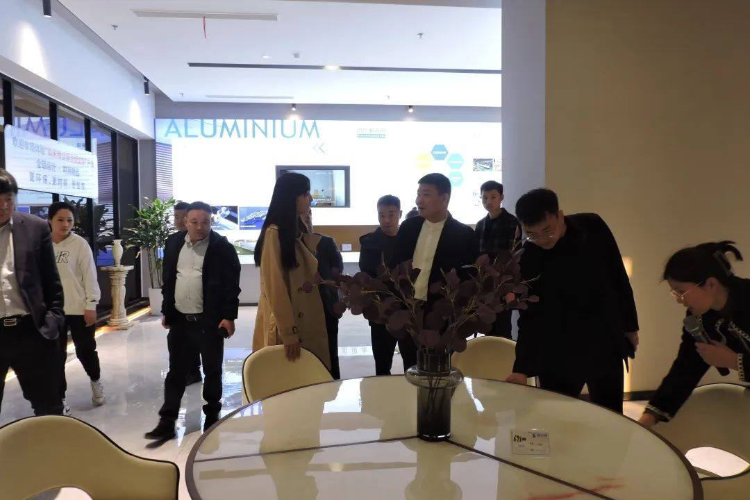 临沂琅琊成长团各位企业家莅临凯米特新材料科技有限公司进行参观指导