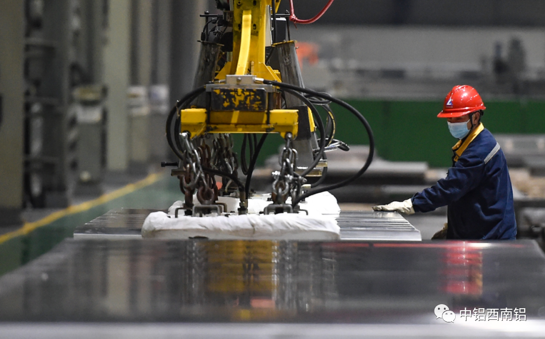中铝西南铝压延厂生产出5系某合金超宽超长厚板