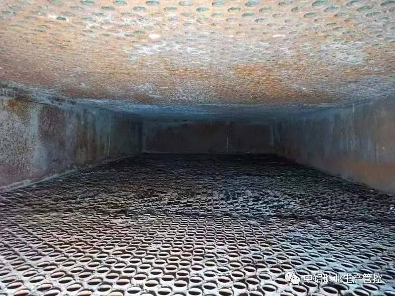 中铝矿业生产管控中心热机工序完成7#炉低温段预热器管排疏通工作