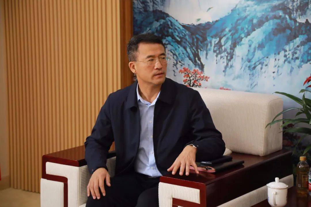 平房区委常委、统战部部长徐晶明一行到东轻包联指导