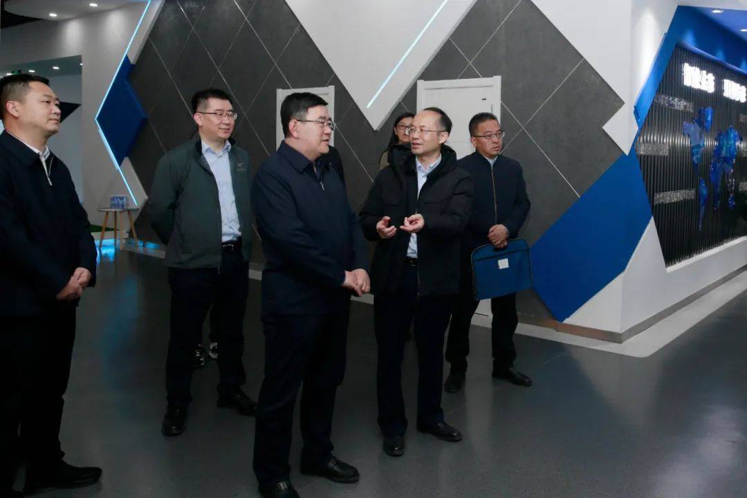 西部矿业张永利应邀到中国电信（国家）数字青海绿色大数据中心参观交流