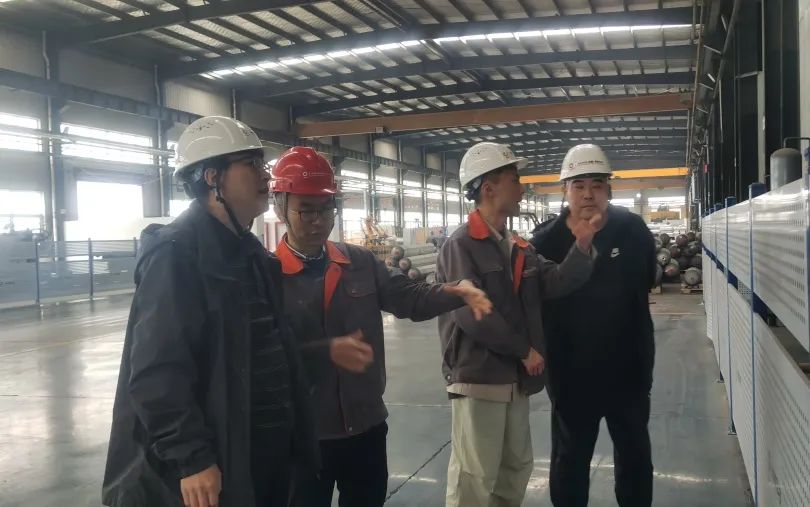西北铝业有限责任公司副总经理章伟带队走访中材科技（成都）有限责任公司